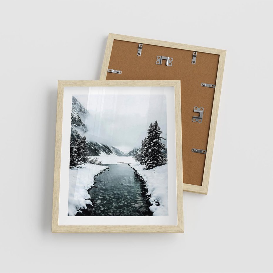 Plakat w ramie 40x50 - Zimowa Przyroda: Rzeka, Góry i Śnieg - zima, rzeka - rama drewno
