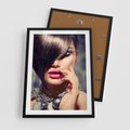 Plakat w ramie 50x70 - Kobiecy urok w makijażu i fryzurze - makijaż, fryzura - rama czarna