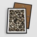 Plakat w ramie 50x70 - Piękno Drewna - belki drewna, drewno - rama czarna