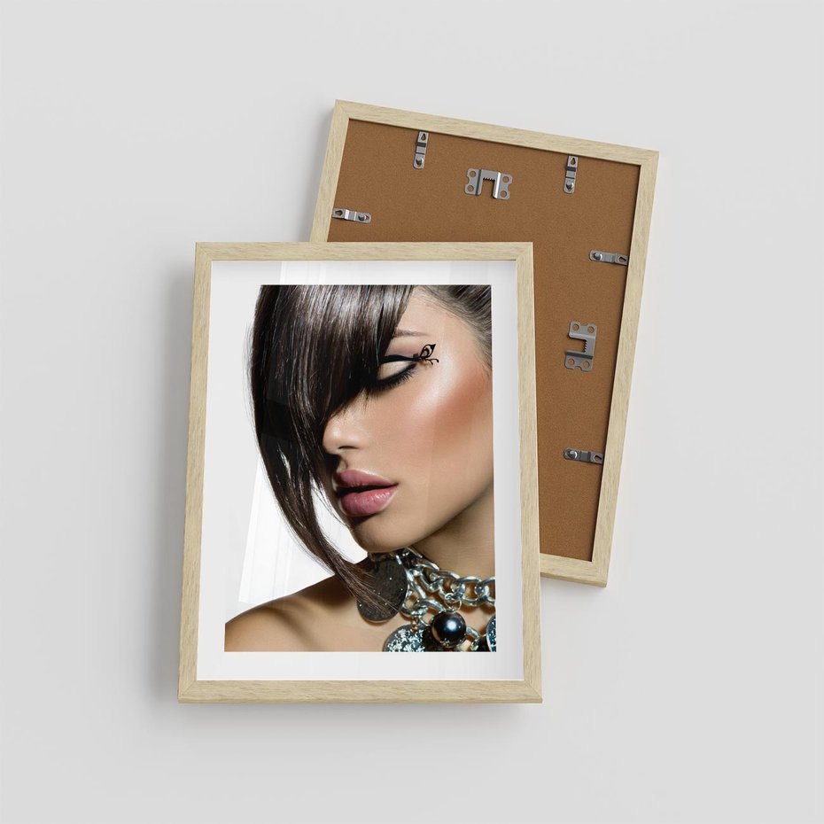 Plakat w ramie 30x40 - Kobieca Fryzura w Ruchu - fryzura, kobieta - rama drewno