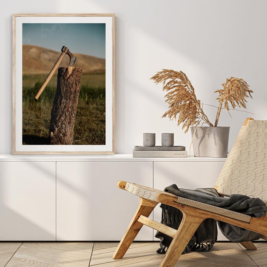Plakat w ramie 50x70 - Lasowa siła w drewnie - las, siekiera - rama drewno