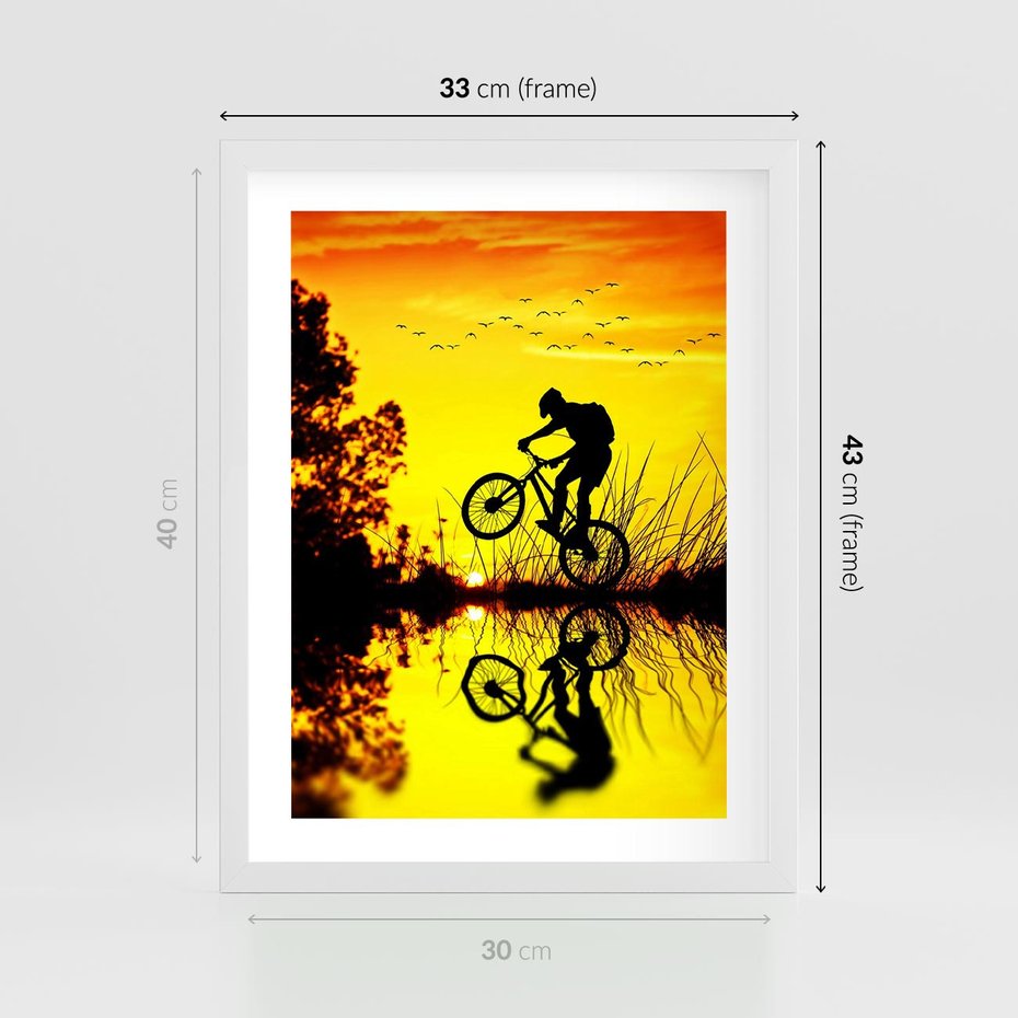 Plakat w ramie 30x40 - Rower przy zachodzie słońca - rower, zachód - rama biała