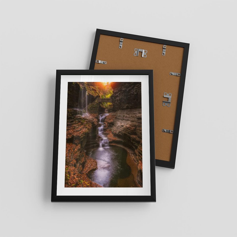 Plakat w ramie 30x40 - Barwna Harmonia - strumień, las - rama czarna