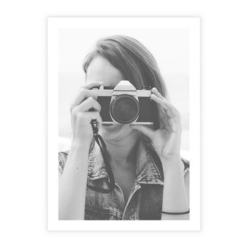 Plakat bez ramy 21x30 - Zrób mi Zdjęcie - fotografia, kobieta z aparatem