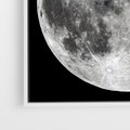 Obraz w ramie 50x50 - Księżycowa Aura - zdjęcie, ogromny księżyc na czarnym tle - rama biała