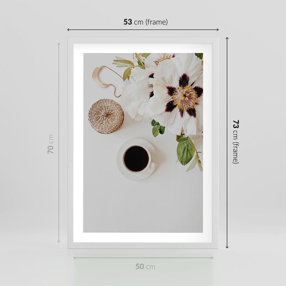 Plakat w ramie 50x70 - Bukiet Kwiatów i Kawa na Stole - fotografia, na stole bukiet - rama biała