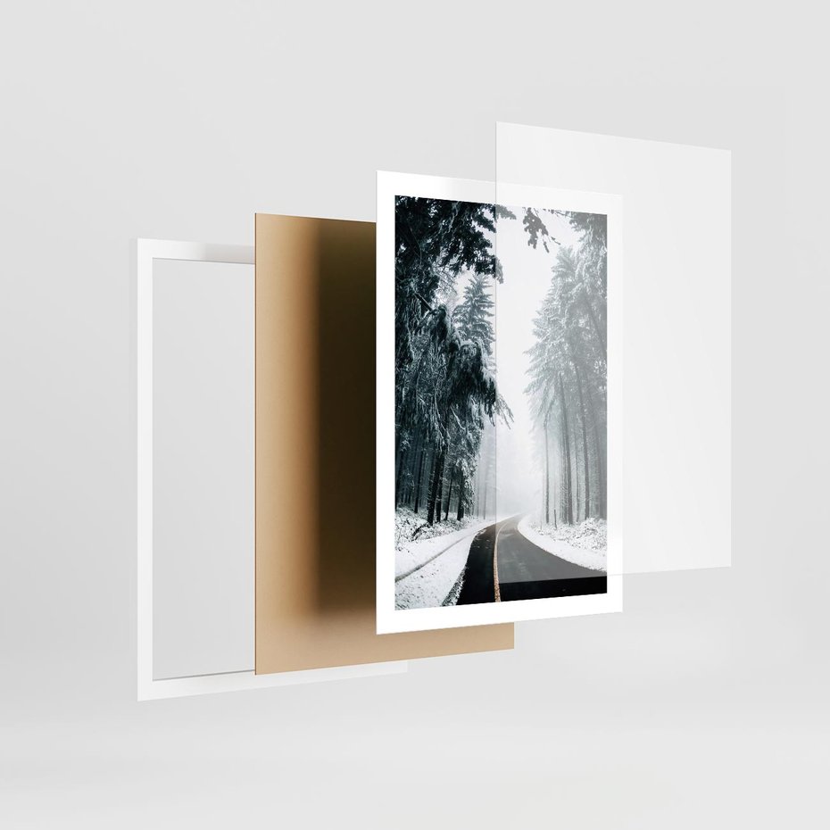 Plakat w ramie 50x70 - Droga przez Zimowy Las - drzewa, śnieg - rama biała