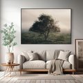 Obraz w ramie 100x70 - Zamglona Prostota - artystyczna fotografia, samotne drzewo na zamglonej łące - rama czarna