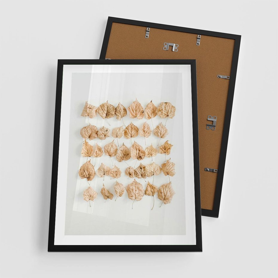 Plakat w ramie 50x70 - Liście Złotego Sezonu - kompozycja z suchych żółtych liści - rama czarna