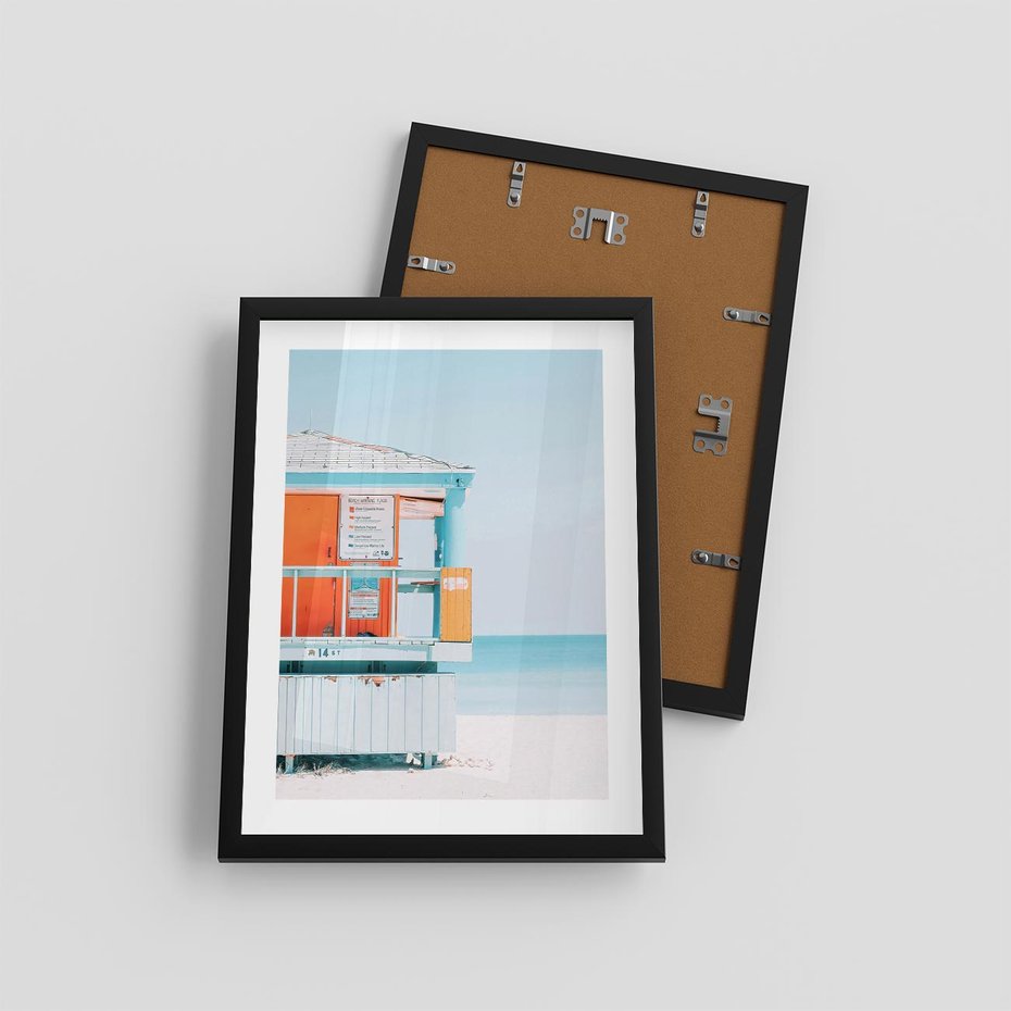 Plakat w ramie 30x40 - Letnia Idylla - plaża, domek na plaży - rama czarna