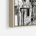 Obraz w ramie 70x50 - Weneckie Kanały - czarno białe zdjęcie, wenecja - rama drewno