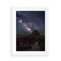 Plakat w ramie 50x70 - Gwiaździsta Noc na Pustyni - noc na pustyni, gwiździste niebo - rama biała