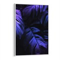 Obraz w ramie 70x100 - Mroczna Magia Dżungli - mroczna grafika, fioletowe liście monstery na czarnym tle - rama biała