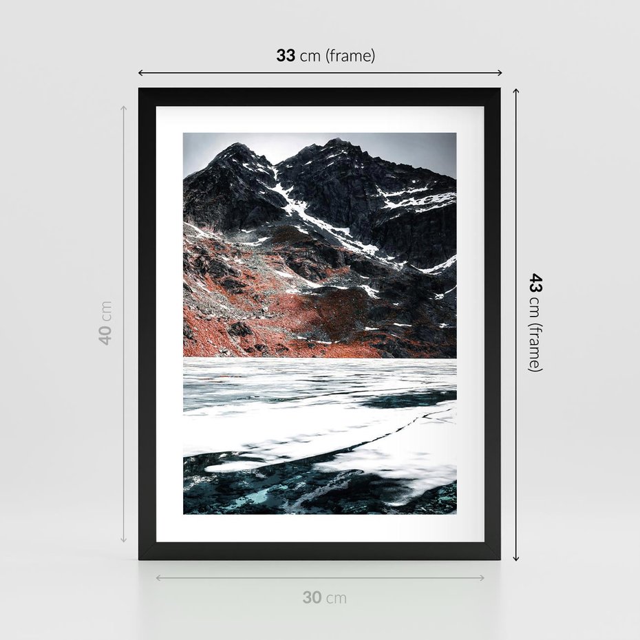 Plakat w ramie 30x40 - Śnieżna Opowieść - górski krajobraz, zima w górach - rama czarna