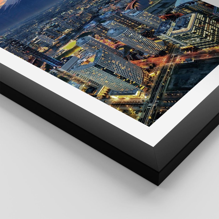 Plakat w ramie 50x70 - Miasto na Górnym Horyzoncie - miasto, góry - rama czarna