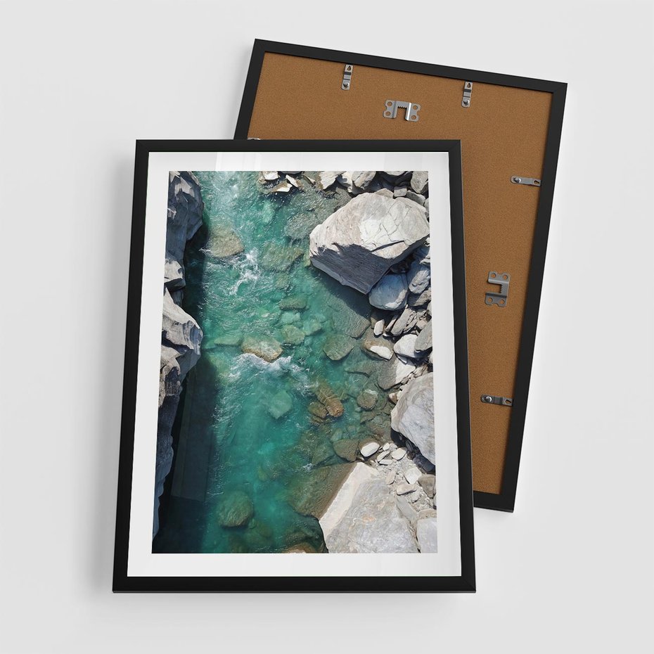 Plakat w ramie 50x70 - Spotkanie natury i siły - rzeka, skały - rama czarna