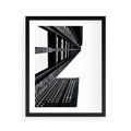 Plakat w ramie 40x50 - Geometryczna Asymetria - architektura, czarno białe zdjęcie - rama czarna