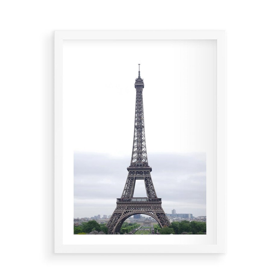 Plakat w ramie 50x70 - Eiffla w mglistym świetle - Eiffla, Paryż - rama biała