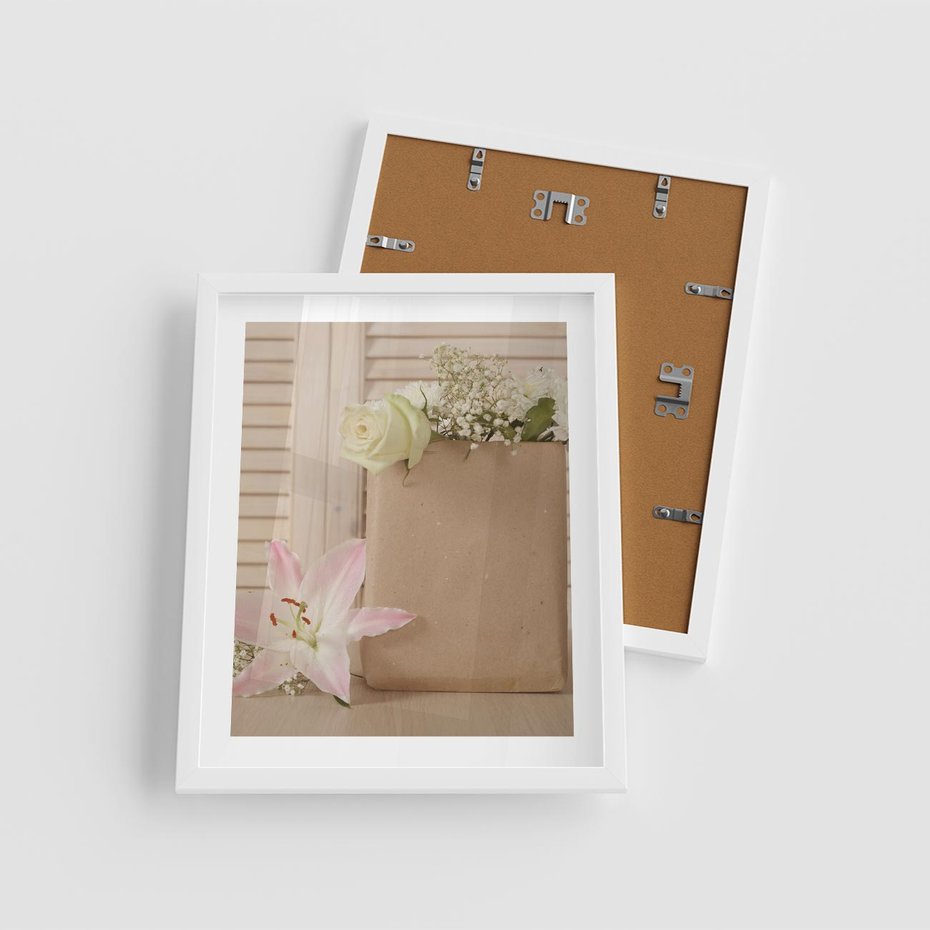 Plakat w ramie 40x50 - Elegancja W Prostocie - kwiaty, mnimalizm - rama biała