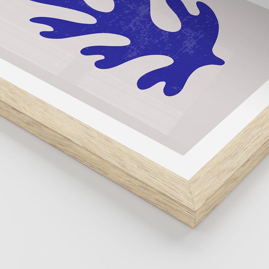 Plakat w ramie 40x50 - Przenikająca Struktura - boho plakat, niebieski liść w intensywnym kolorze - rama drewno