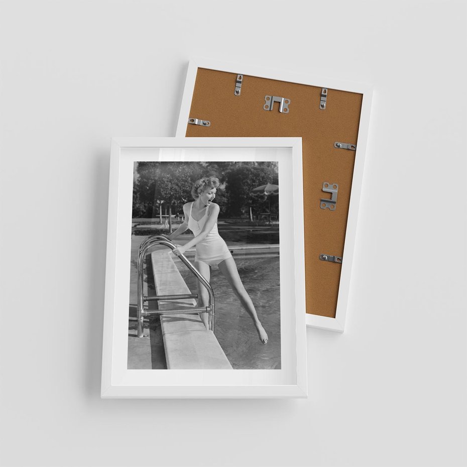 Plakat w ramie 30x40 - Retro Basen - retro zdjęcie, czarno białe - rama biała
