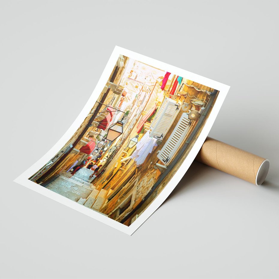 Plakat bez ramy 21x30 - Odkryj tajemnice miasta - uliczka, perspektywa