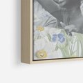 Obraz w ramie 50x70 - Księga zaklętych marzeń - kolaż, czarnobiałe zdjęcie wesołych młodych ludzi - rama drewno