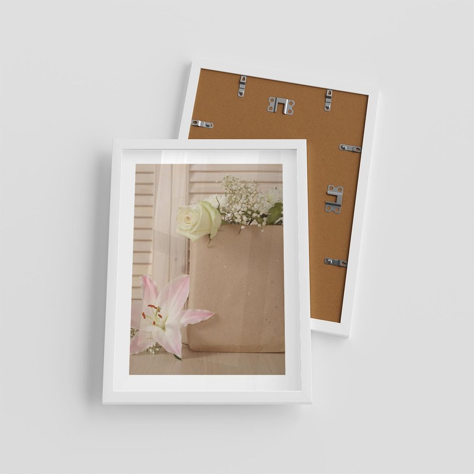 Plakat w ramie 30x40 - Elegancja W Prostocie - kwiaty, mnimalizm - rama biała