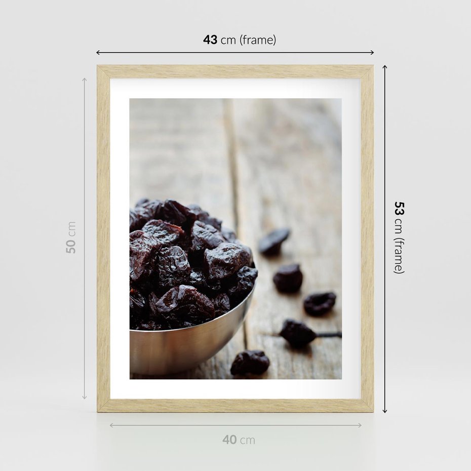 Plakat w ramie 40x50 - Smakowite rodzynki na talerzu - rodzynki, jedzenie - rama drewno