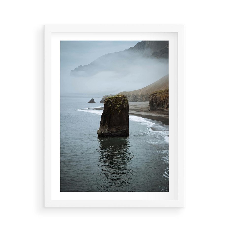 Plakat w ramie 50x70 - Mistyczna Aura - morze, mgła - rama biała
