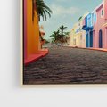 Obraz w ramie 120x80 - Ekspresja marzeń i tęsknot - pastelowe kolorowe budynki, wzdłuż ulicy - rama drewno