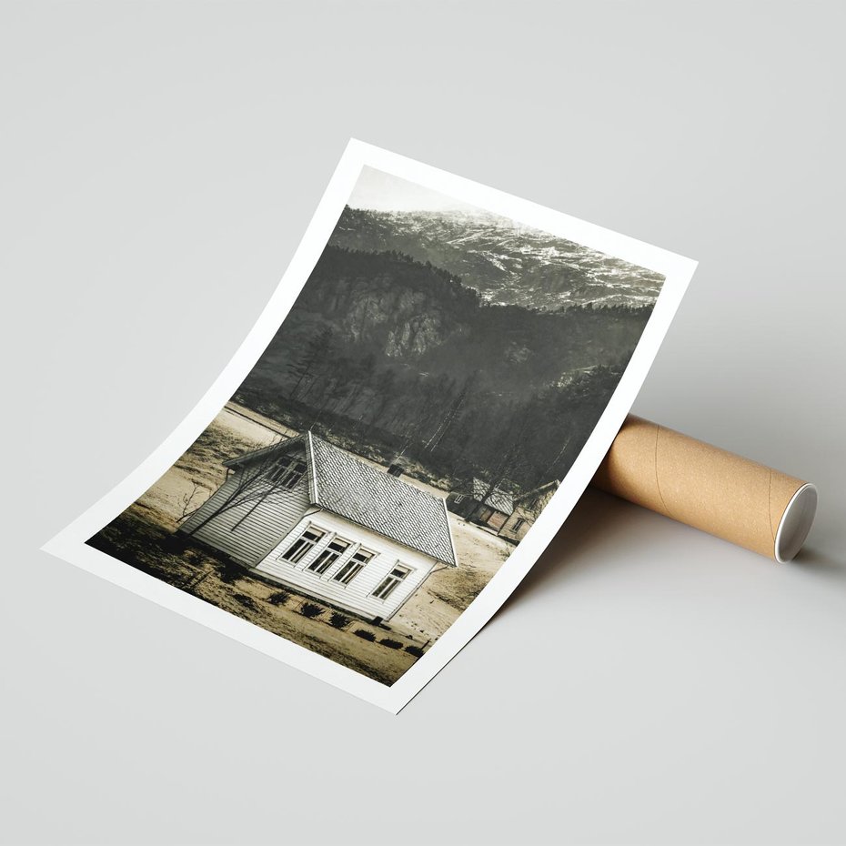 Plakat bez ramy 21x30 - Ciepło i Urok Górskiego Domku - domek w górach, sepia