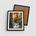 Plakat w ramie 40x50 - Jesienny wodospad w lesie - wodospad, las - rama czarna