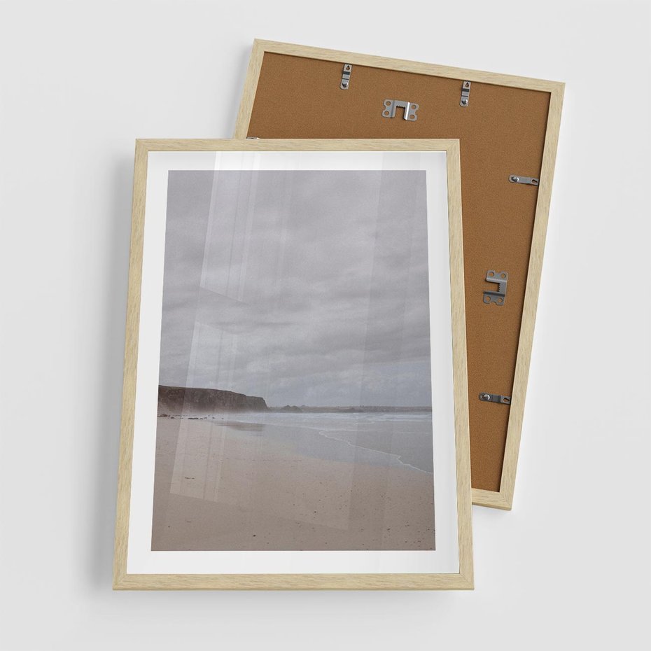 Plakat w ramie 50x70 - Mglista plaża - plaża, mgła - rama drewno