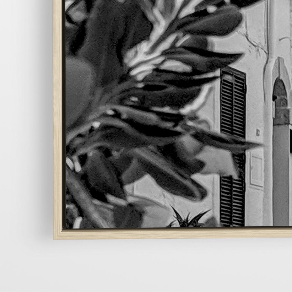 Obraz w ramie 70x50 - Nadmorska Uliczka - czarno białe zdjecie, uliczka w nadmorskim mieście - rama drewno