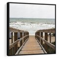 Obraz w ramie 50x50 - Morze i drewniany pomost - morze, pomost - rama czarna