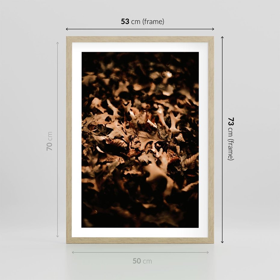 Plakat w ramie 50x70 - Jesienne Liście: Nostalgiczna Kolorystyka - suche liście, jesień - rama drewno