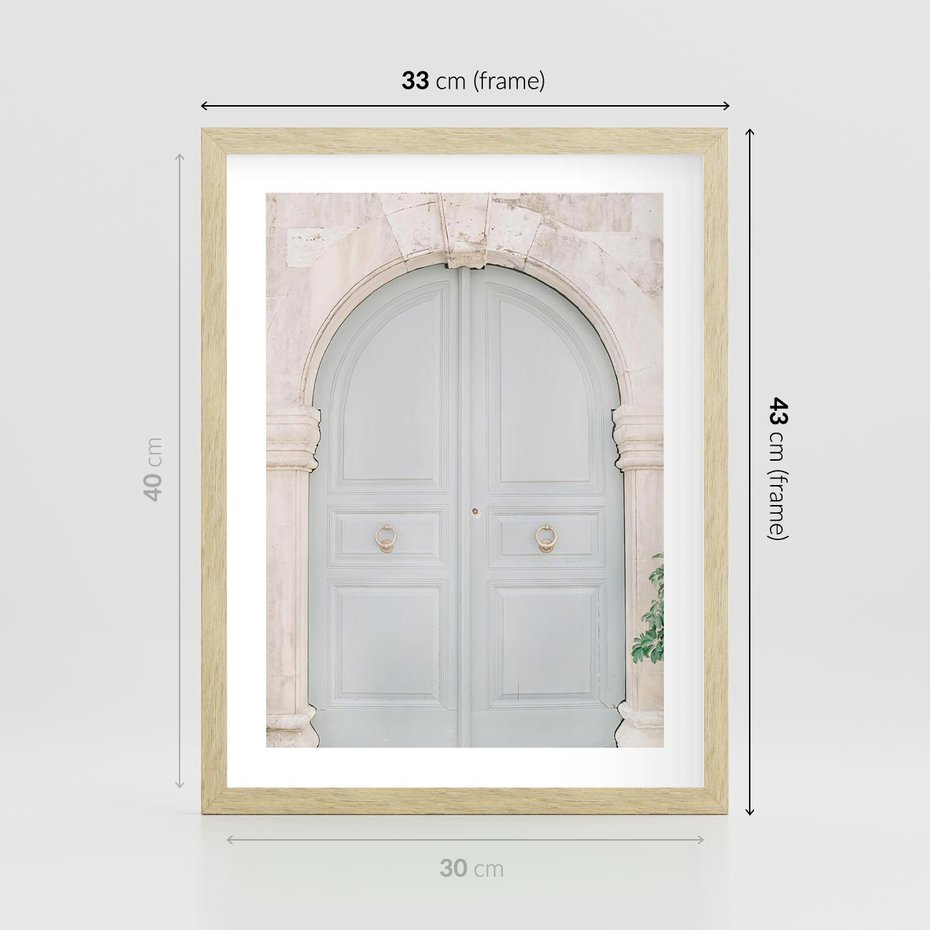 Plakat w ramie 30x40 - Błękitne Drzwi Kamienicy: Urok Historii - stare piękne drzwi do kamienicy, błękitne drzwi - rama drewno