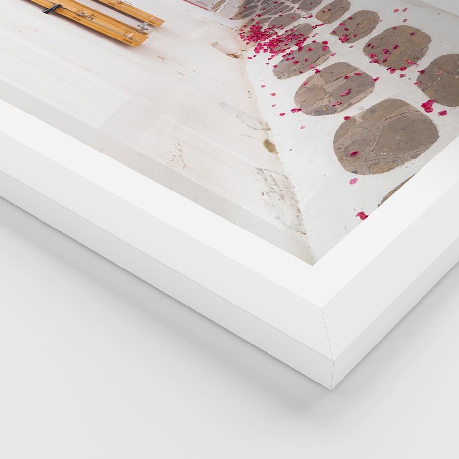 Plakat w ramie 40x50 - Urok Południowej Uliczki - uliczka, południe - rama biała