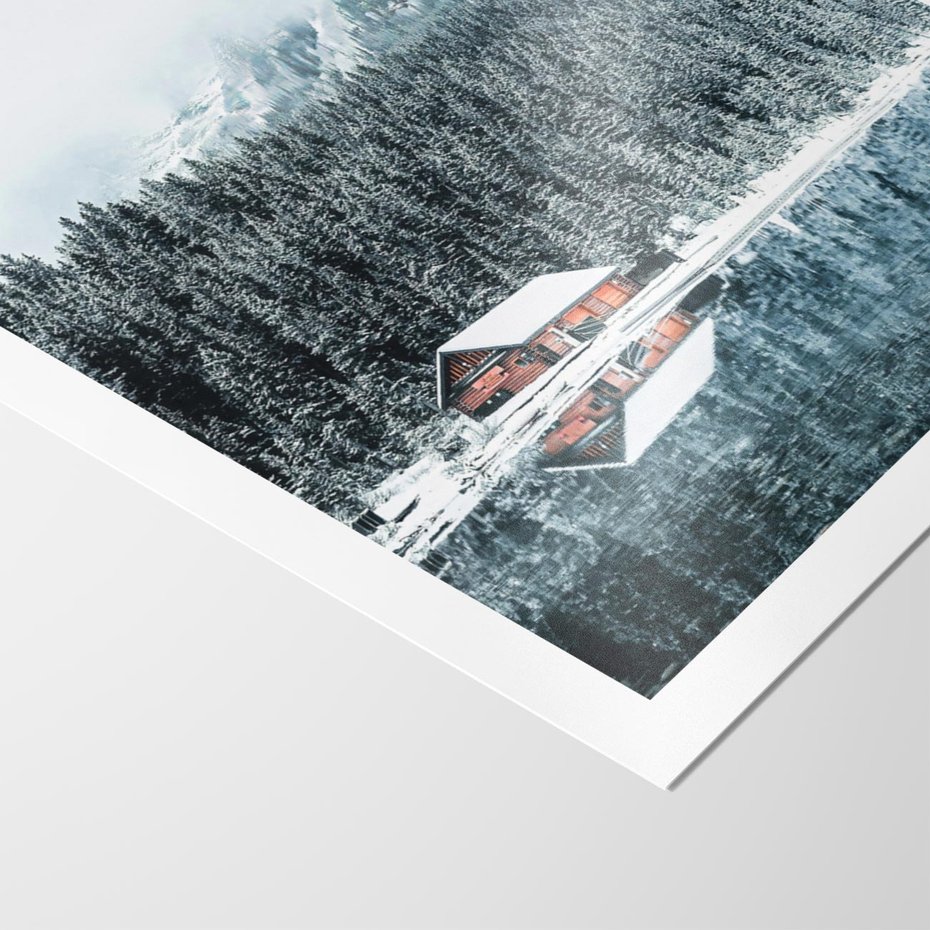 Plakat bez ramy 50x70 - Biały Domek - domek w górach, zima