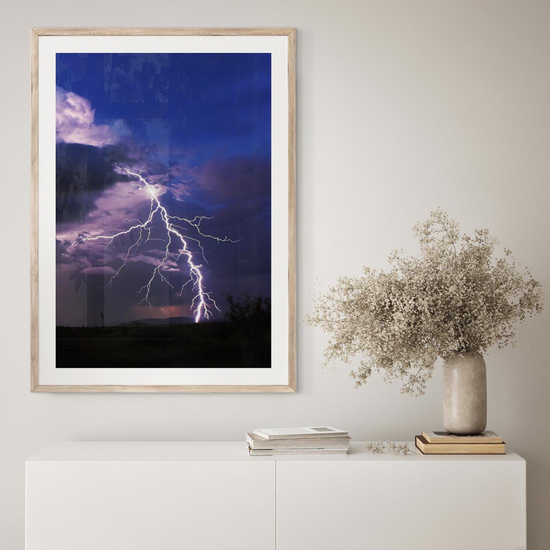 Plakat w ramie 50x70 - Burza z błyskawicami nad horyzontem - burza, błyskawica - rama drewno
