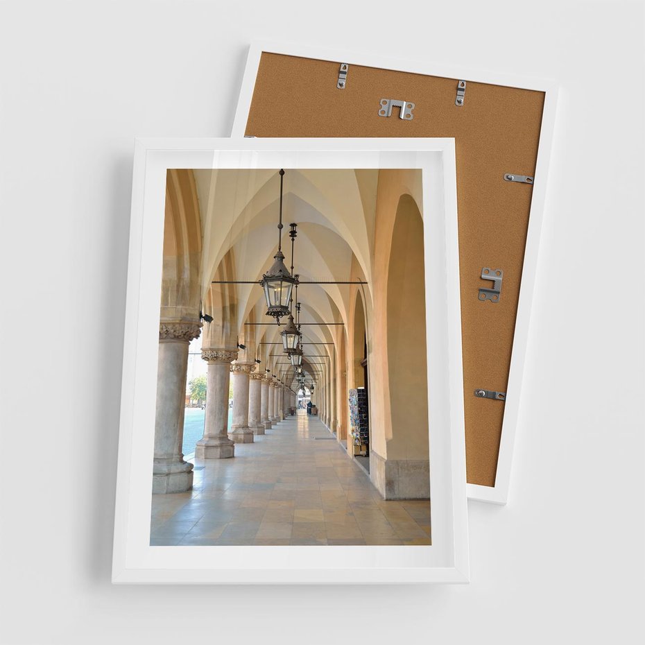 Plakat w ramie 50x70 - Uliczka w perspektywie czasu - uliczka, perspektywa - rama biała