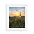 Plakat w ramie 40x50 - Magia latarni przy zachodzie - latarnia, zachód - rama biała