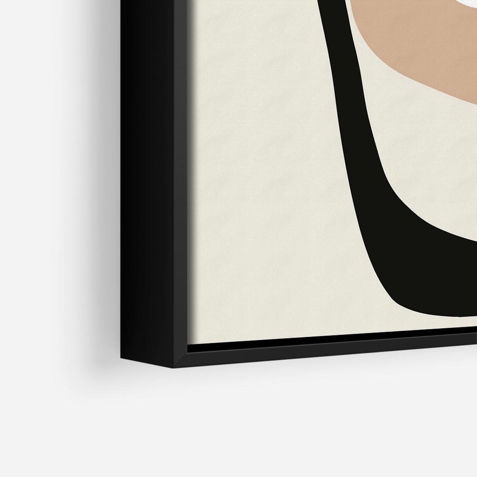Obraz w ramie 50x50 - Intrygujące Zaskoczenia - beżowa abstrakcyjna kompozycja, czarny akcent - rama czarna