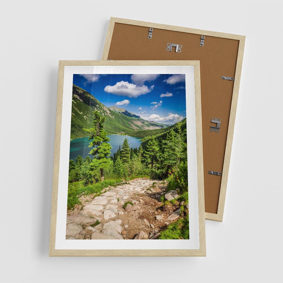 Plakat w ramie 50x70 - Jezioro górskie: harmonia natury - jezioro, góry - rama drewno