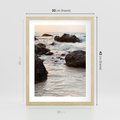 Plakat w ramie 30x40 - Dramatyczna Sceneria: Morze i Skały nad Brzegiem - fale, morze - rama drewno