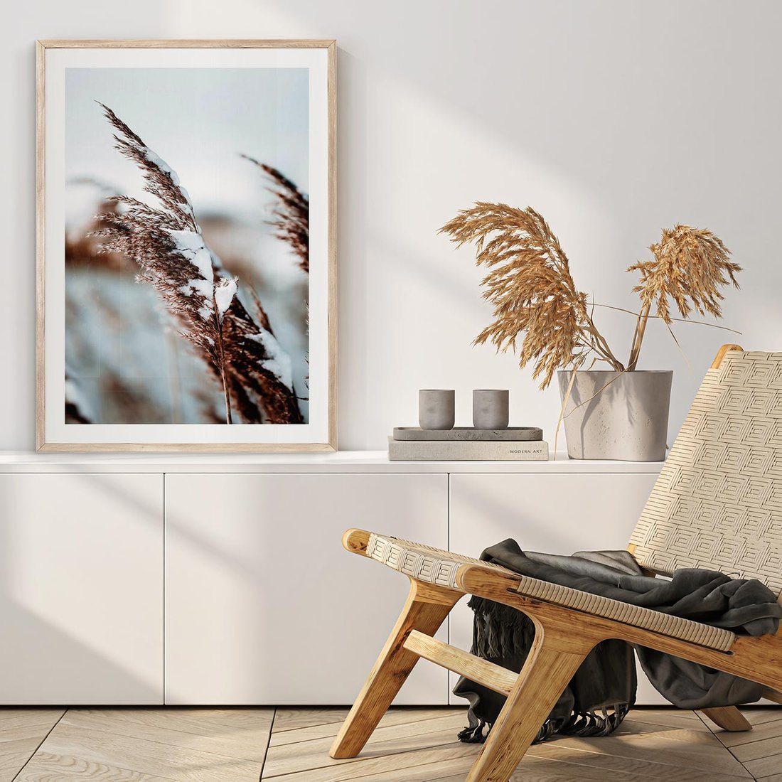 Plakat w ramie 30x40 - Zima na Suchych Trawach - suche trawy, śnieg wysokich na trawach - rama drewno