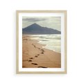 Plakat w ramie 40x50 - Ślady stóp na plaży - plaża, ślady - rama drewno