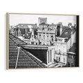 Obraz w ramie 120x80 - Miasto w Retro Odsłonie - fotografia czarno biała, ujęcie na dachy wielkiego miasta - rama drewno