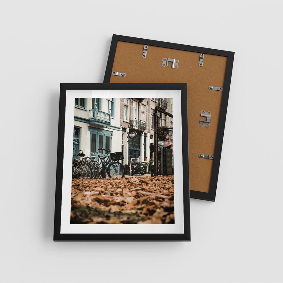 Plakat w ramie 40x50 - Rowery w Mieście pełnym Liści - rower, miasto - rama czarna